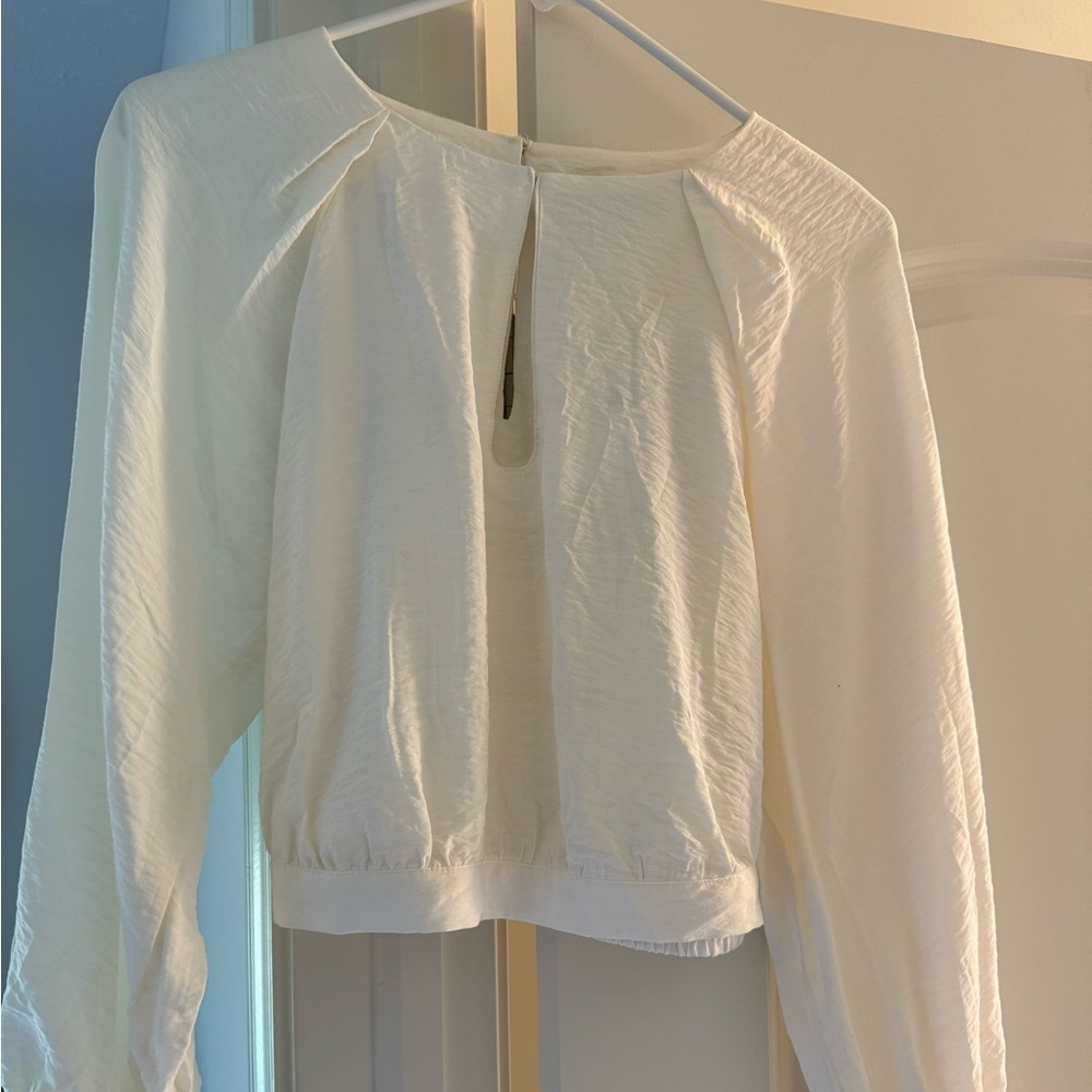 NWT Cropped Keyhole Top